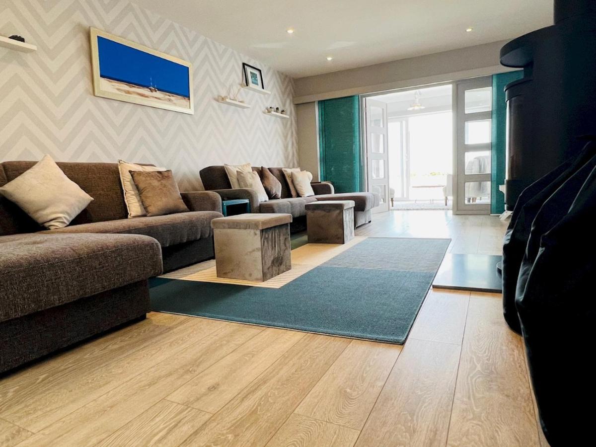 Pass The Keys Fabulous Beach Front Holiday Location Lydd Exterior photo